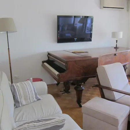 Apartman None شقة *