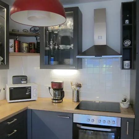 Apartman None